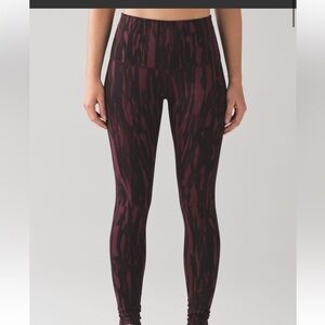 Lululemon Wunder Under Pant (Hi-Rise) Painted Animal Bordeaux Drama Black Sz8‎